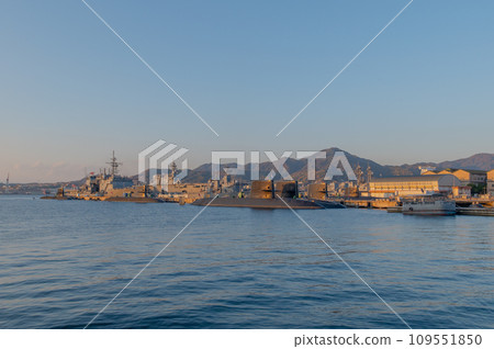 Evening view with a submarine in Kure 109551850
