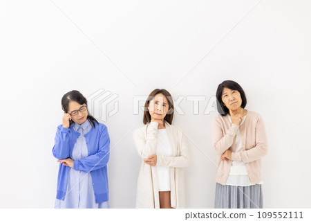 Worried senior woman Worried senior woman 109552111