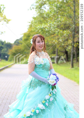 新娘單人婚禮蒂芬妮婚紗彩色禮服,婚紗照 新娘單人婚禮蒂芬妮婚紗彩色禮服,婚紗照 109552189