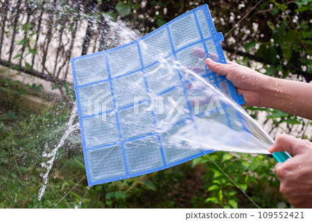 cleaning air conditioner dirty filter cleaning air conditioner dirty filter 109552421