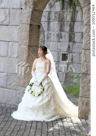 單獨穿著婚紗舉行婚禮,拍攝婚紗照 單獨穿著婚紗舉行婚禮,拍攝婚紗照 109552464