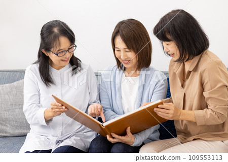 觀看這張專輯的三個女人 109553113