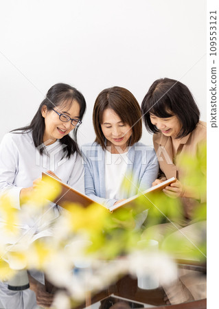 觀看這張專輯的三個女人 109553121