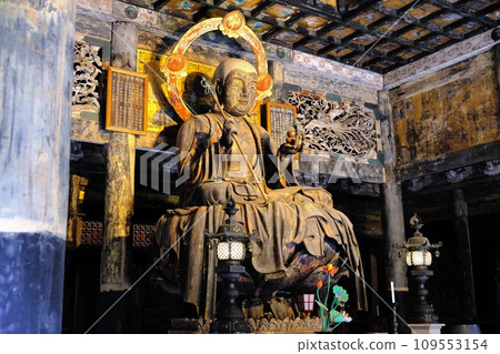 Kamakura City, Kenchoji Temple, Butsuden (National Important Cultural Property) Inside 109553154