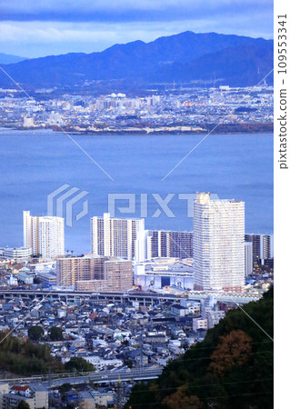 從比叡山車道眺望大津市和琵琶湖 109553341