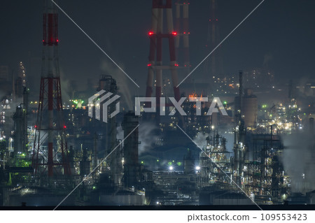 A very beautiful night view of a factory in Kurashiki City, Okayama Prefecture, Japan 109553423