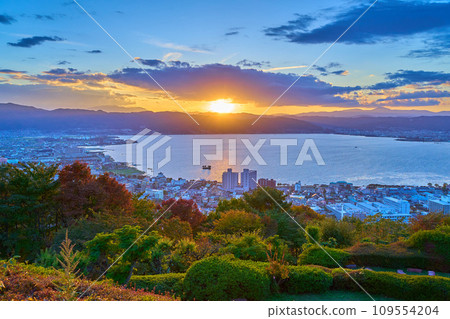 Autumn view of the west side from Tateishi Park in Suwa City, Nagano Prefecture (Lake Suwa, Okaya City, Suwa City, etc.) 109554204