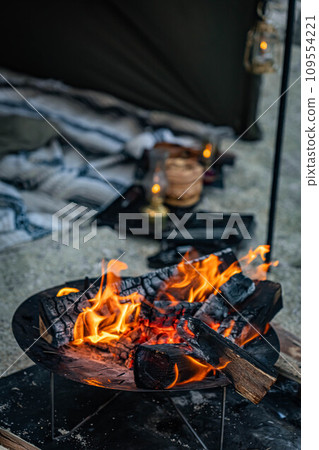 營火 營火架 燃燒 火焰 光 露營 鄉村 109554221