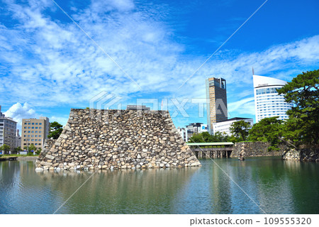 歷史遺跡 晴空下的高松城遺址 玉藻公園內的高松城天守閣遺址 歷史遺跡 晴空下的高松城遺址 玉藻公園內的高松城天守閣遺址 109555320