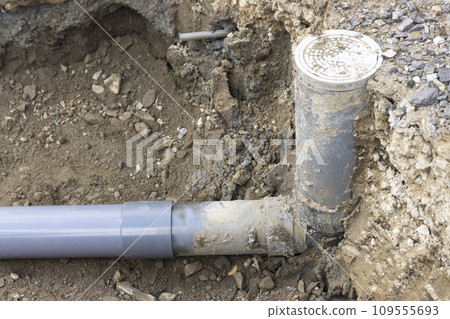 連接住宅排水系統和下水道系統的管道工程 109555693