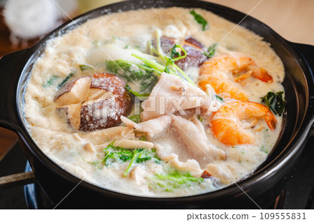 Boiling soy milk pot 109555831