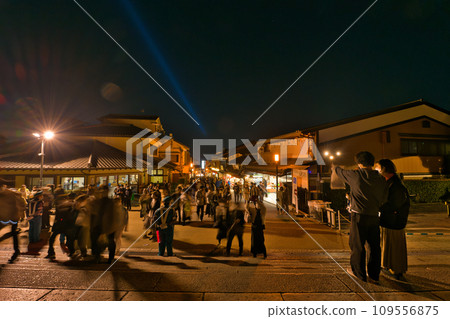 【京都府】清水寺11月特別夜景擠滿遊客 109556875