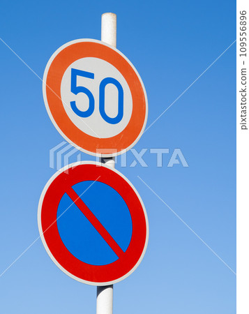 Road signs (regulatory signs) ``Maximum Speed'' ``No Parking'' and blue sky. (Vertical composition) Road signs (regulatory signs) ``Maximum Speed'' ``No Parking'' and blue sky. (Vertical composition) 109556896