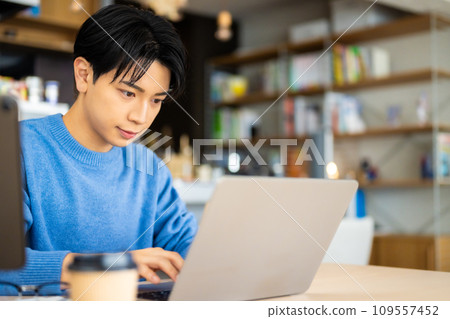 20多歲的年輕人的肖像 20多歲的年輕人的肖像 109557452