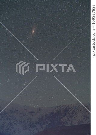 白馬的北阿爾卑斯山和仙女座星系的星空 白馬的北阿爾卑斯山和仙女座星系的星空 109557652