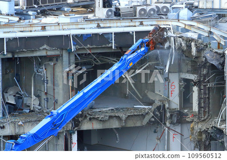Dismantling construction site of the building Dismantling construction site of the building 109560512