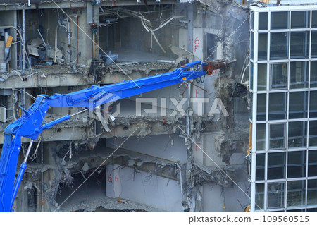 Dismantling construction site of the building Dismantling construction site of the building 109560515