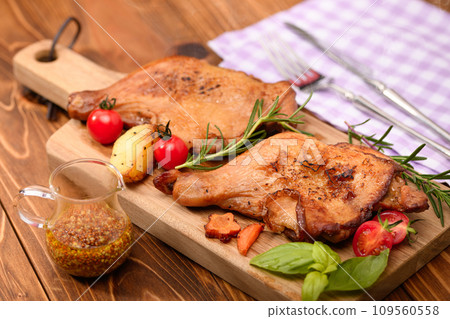 Grilled roast chicken (chicken bone-in thigh) 109560558