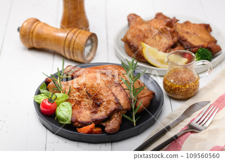 Grilled roast chicken (chicken bone-in thigh) 109560560