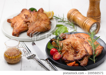 Grilled roast chicken (chicken bone-in thigh) 109560571