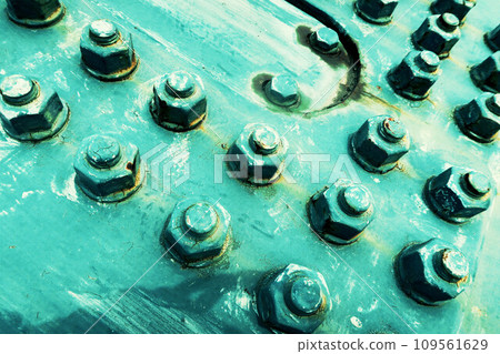 橋樑鋼結構螺栓、螺帽、墊圈等特寫圖 109561629