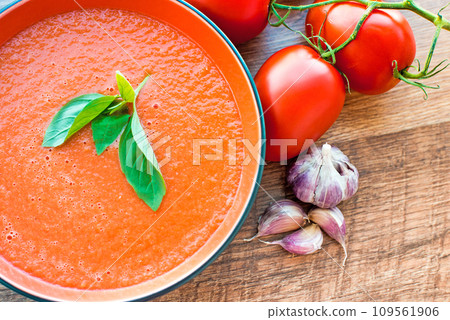 Bowl of tomato soup gaspacho 109561906