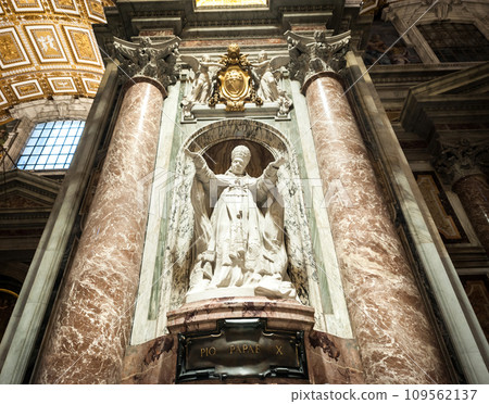 St. Peter's Basilica in Vatican inside 109562137