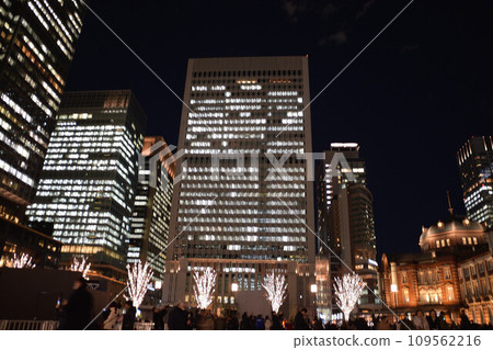 東京站丸之內口前的夜景與燈光 東京站丸之內口前的夜景與燈光 109562216