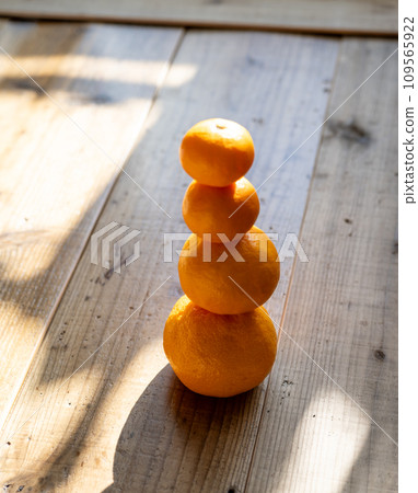 Autumn taste mandarin oranges 109565922