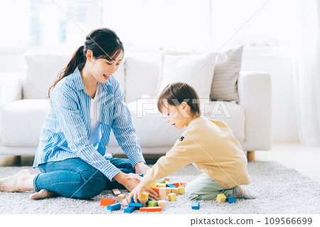 Child and mother playing with building blocks 109566699