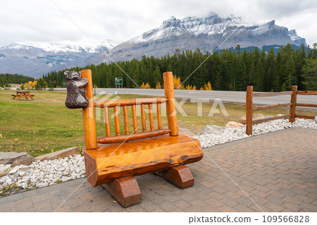 Wooden bench at Saskatchewan River Crossing parking area. The junction of Icefields Parkway (Highway 93) and David Thompson Highway (Highway 11). Banff National Park, Alberta, Canada. Wooden bench at Saskatchewan River Crossing parking area. The junction of Icefields Parkway (Highway 93) and David Thompson Highway (Highway 11). Banff National Park, Alberta, Canada. 109566828
