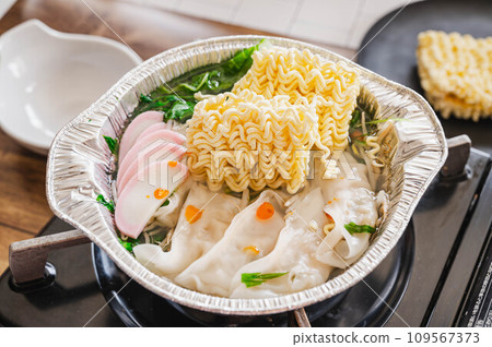 泡麵餃子鍋 109567373