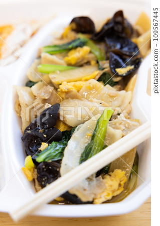 美味的豬肉和雞蛋炒中餐 109567445