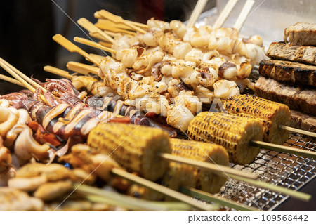 小吃攤上賣的串燒 109568442