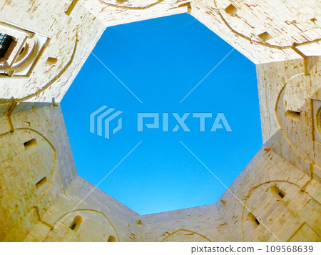 Castel del Monte with its iconic octagonal shape Castel del Monte with its iconic octagonal shape 109568639