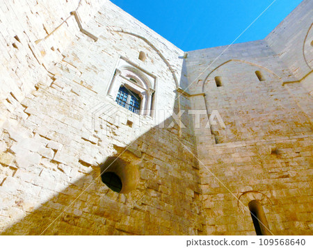 Beautiful castle on the hill, Castel del Monte Beautiful castle on the hill, Castel del Monte 109568640