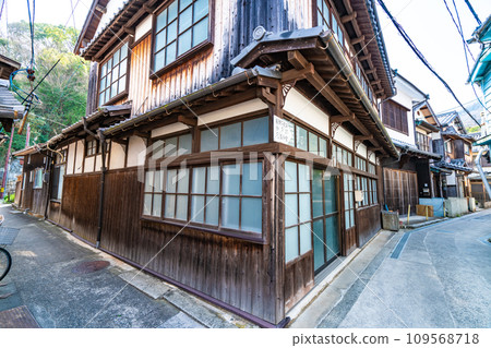 [Important Preservation District for Groups of Traditional Buildings] Toyomachi Mitarai Street and Alley Scenery Kure City, Hiroshima Prefecture 109568718