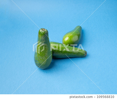 Avocado Isolated, Whole Avokado, Green Avocados Slice, Fresh Alligator Pear, Long Avocado Fruit 109568810