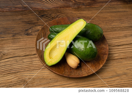 Avocado Isolated, Whole Avokado, Green Avocados Slice, Fresh Alligator Pear, Long Avocado Fruit 109568828
