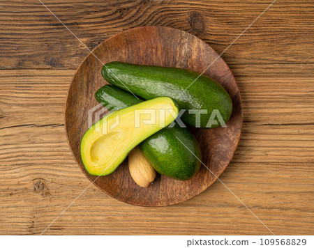 Avocado Isolated, Whole Avokado, Green Avocados Slice, Fresh Alligator Pear, Long Avocado Fruit 109568829