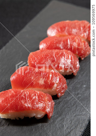 Delicious tuna nigiri sushi Delicious tuna nigiri sushi 109569975