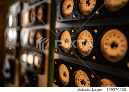 Plant scales and meters 109570068