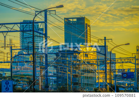 籠罩在暮色中的橫濱市 籠罩在暮色中的橫濱市 109570881