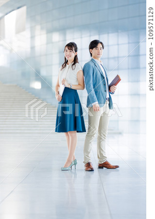 Business person working in the office Business person working in the office 109571129