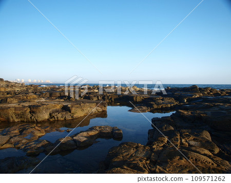 The rocky beach of Mooloolaba, Queensland, Sunshine Coast, Australia in the morning. 109571262