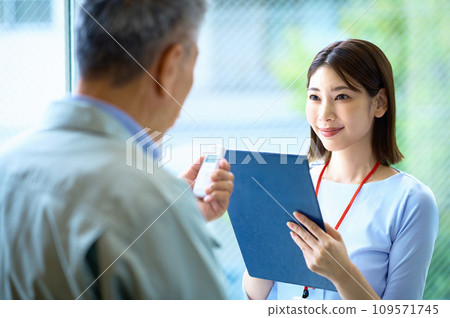 Driver and businesswoman doing alcohol test in office Driver and businesswoman doing alcohol test in office 109571745