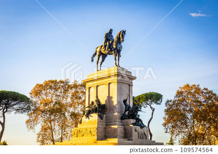 Giuseppe Garibaldi Monument view at sunset in Rome 109574564