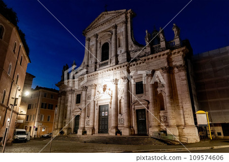 The Basilica of San Giovanni dei Fiorentini illuminated at night The Basilica of San Giovanni dei Fiorentini illuminated at night 109574606