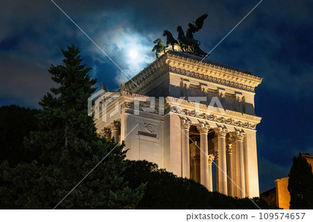 Scenic view of The Quadriga of Liberty on the Vittoriano Scenic view of The Quadriga of Liberty on the Vittoriano 109574657
