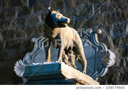 Capitoline Wolf statue symbol of Rome at city center Capitoline Wolf statue symbol of Rome at city center 109574665